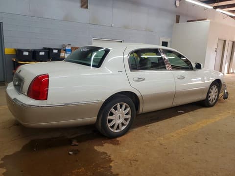 2005 Lincoln Town Car, VIN 1LNHM82WX5Y606031. Фото 3 з 6 з аукціону Copart. Каталог авто зі США OpenDataCar.