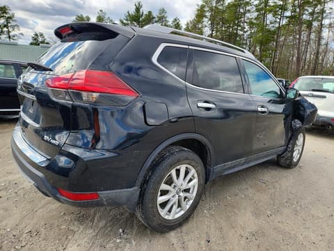 2017 Nissan Rogue, VIN 5N1AT2MV0HC740120. Фото 3 з 6 з аукціону Copart. Каталог авто зі США OpenDataCar.