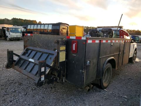 2018 Ford F-350 Super Duty, VIN 1FDRF3GT2JEB85434. Фото 3 з 6 з аукціону Copart. Каталог авто зі США OpenDataCar.