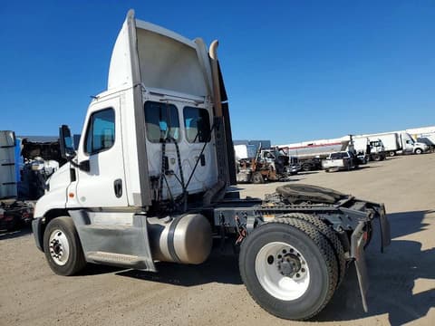 2016 Freightliner Cascadia, VIN 1FUBGEDV2GLHC5753. Photo 3 of 6 from Copart auction. OpenDataCar US salvage catalog.