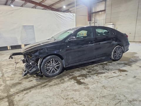 2023 Kia Forte, VIN 3KPF54AD9PE584288. Фото 1 з 6 з аукціону Copart. Каталог авто зі США OpenDataCar.