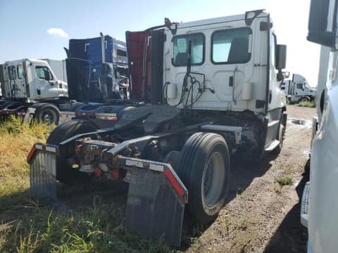 2018 Freightliner Cascadia 113, VIN 3AKBGADV0JSJN2762. Zdjęcie 4 z 6 z aukcji Copart. Katalog aut z USA OpenDataCar.