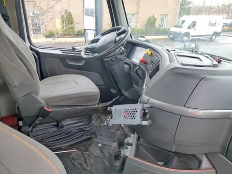 2019 Volvo VNR, VIN 4V4W19DF4KN217894. Фото 5 из 6 с аукциона Copart. Каталог авто из США OpenDataCar.