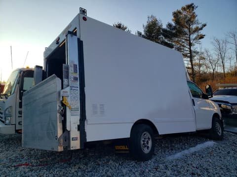 2024 Gmc Savana, VIN 7GZ07RF78RN002361. Фото 3 з 6 з аукціону Copart. Каталог авто зі США OpenDataCar.