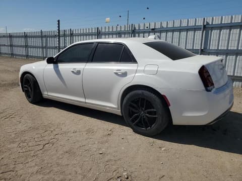 2015 Chrysler 300, VIN 2C3CCAGG8FH927172. Фото 2 з 6 з аукціону Copart. Каталог авто зі США OpenDataCar.