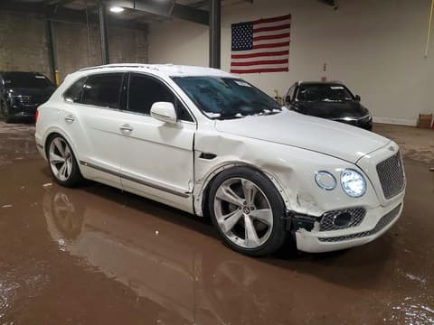 2018 Bentley Bentayga, VIN SJAAC4ZV5JC020618. Фото 4 з 6 з аукціону Copart. Каталог авто зі США OpenDataCar.