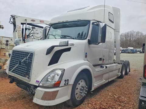 2012 Volvo VNL, VIN 4V4NC9EH7CN555264. Фото 2 з 6 з аукціону Copart. Каталог авто зі США OpenDataCar.
