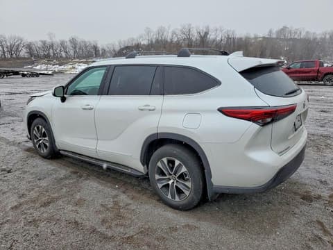 2022 Toyota Highlander, VIN 5TDHZRBH8NS581817. Фото 2 з 6 з аукціону Copart. Каталог авто зі США OpenDataCar.