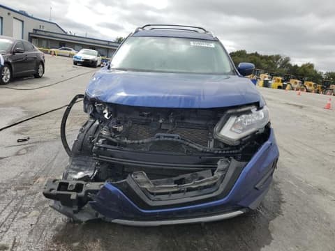 2017 Nissan Rogue, VIN JN8AT2MT1HW141703. Фото 5 з 6 з аукціону Copart. Каталог авто зі США OpenDataCar.