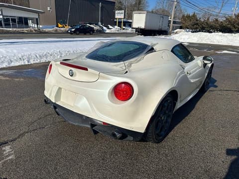 2016 Alfa romeo 4C, VIN ZARBAAA41GM177436. Фото 4 з 6 з аукціону Copart. Каталог авто зі США OpenDataCar.