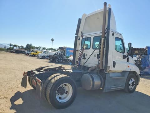 2016 Freightliner Cascadia, VIN 1FUBGEDV6GLHC5755. Photo 4 of 6 from Copart auction. OpenDataCar US salvage catalog.