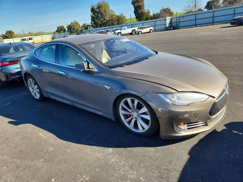 2015 Tesla Model S, VIN 5YJSA1E40FF114985. Фото 4 з 6 з аукціону Copart. Каталог авто зі США OpenDataCar.