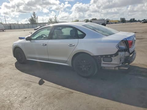 2015 Volkswagen Passat, VIN 1VWAS7A37FC105526. Фото 2 з 6 з аукціону Copart. Каталог авто зі США OpenDataCar.