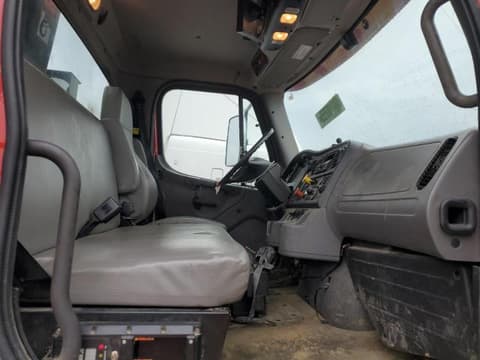 2019 Freightliner 114sd, VIN 1FVMG3DV8KHKT5551. Фото 5 з 6 з аукціону Copart. Каталог авто зі США OpenDataCar.