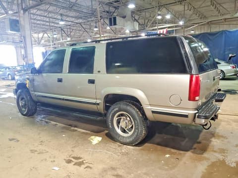 1999 Chevrolet Suburban, VIN 3GNGK26J4XG185655. Фото 2 з 6 з аукціону Copart. Каталог авто зі США OpenDataCar.
