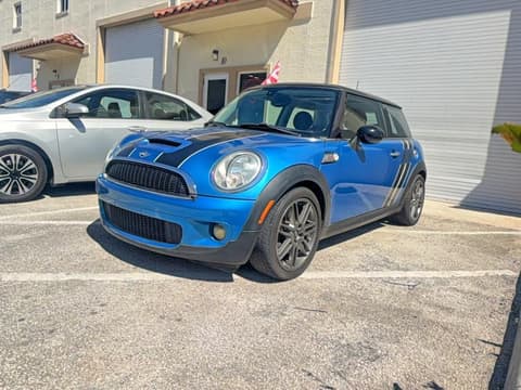 2010 Mini Cooper, VIN WMWMF7C52ATZ69697. Фото 2 з 6 з аукціону Copart. Каталог авто зі США OpenDataCar.