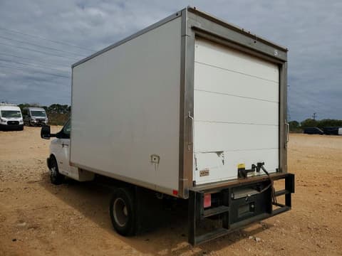 2017 Chevrolet Express 4500, VIN 1HA6GUCG6HN010192. Фото 2 з 6 з аукціону Copart. Каталог авто зі США OpenDataCar.