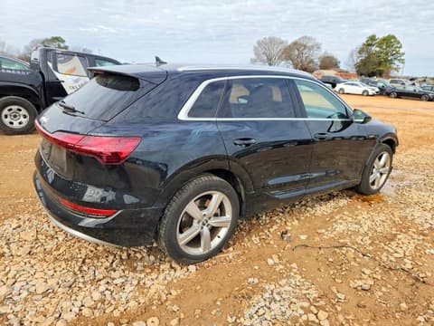 2019 Audi e-tron, VIN WA1VAAGE0KB009843. Фото 3 з 6 з аукціону Copart. Каталог авто зі США OpenDataCar.