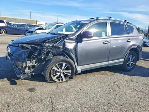 2017 Toyota RAV4, VIN JTMWFREV8HJ702364. Фото 1 з 6 з аукціону Copart. Каталог авто зі США OpenDataCar.