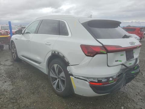 2024 Audi Q8, VIN WA15AAGE1RB031621. Фото 2 из 6 с аукциона Copart. Каталог авто из США OpenDataCar.