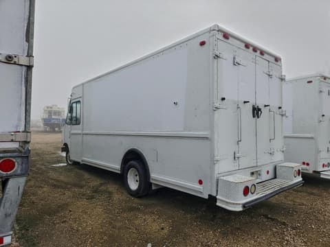 2000 Ford E-350, VIN 1FCJE39L3YHA77527. Фото 2 из 6 с аукциона Copart. Каталог авто из США OpenDataCar.