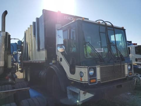 1998 Mack Trailer, VIN 1M2K195C2WM012564. Photo 1 of 6 from Copart auction. OpenDataCar US salvage catalog.