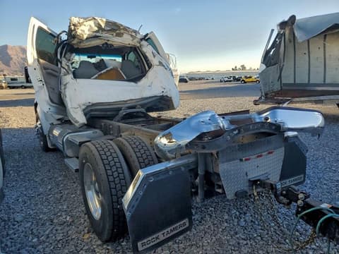 2000 Ford F-650, VIN 3FEWW65A6YMA01313. Фото 2 из 6 с аукциона Copart. Каталог авто из США OpenDataCar.