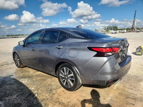 2021 Nissan Versa, VIN 3N1CN8EV0ML819572. Фото 2 з 6 з аукціону Copart. Каталог авто зі США OpenDataCar.