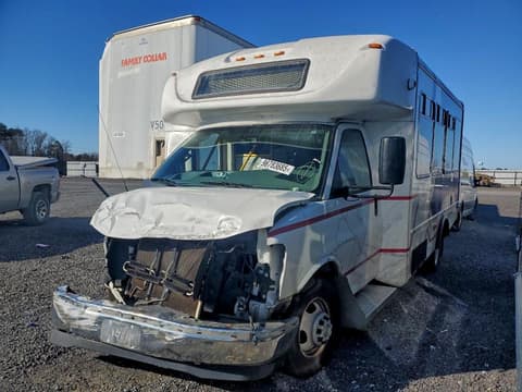 2017 Chevrolet Express 4500, VIN 1GB6GUBG9H1130991. Фото 2 з 6 з аукціону Copart. Каталог авто зі США OpenDataCar.