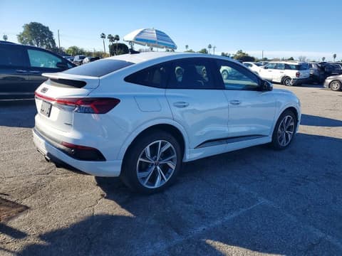 2025 Audi Q4 e-tron Sportback, VIN WA13UBFZ3SP043495. Фото 3 из 6 с аукциона Copart. Каталог авто из США OpenDataCar.