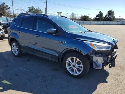 2018 Ford Escape, VIN 1FMCU9HD5JUC79951. Zdjęcie 4 z 6 z aukcji Copart. Katalog aut z USA OpenDataCar.