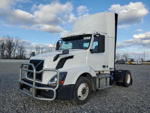 2018 Volvo VNL, VIN 4V4N39TG6JN892841. Фото 2 з 6 з аукціону Copart. Каталог авто зі США OpenDataCar.