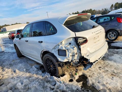 2017 Porsche Cayenne, VIN WP1AD2A20HLA83877. Фото 2 з 6 з аукціону Copart. Каталог авто зі США OpenDataCar.