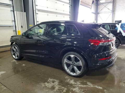 2025 Audi Q4 e-tron, VIN WA1LUBFZ3SP051533. Фото 2 из 6 с аукциона Copart. Каталог авто из США OpenDataCar.