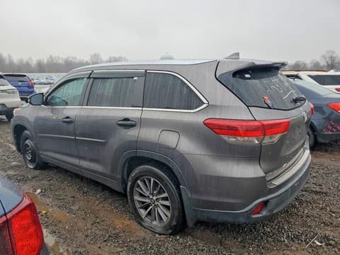 2018 Toyota Highlander, VIN 5TDJZRFH6JS845915. Фото 2 з 6 з аукціону Copart. Каталог авто зі США OpenDataCar.