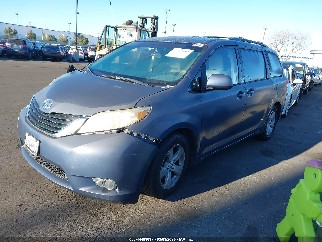 2013 Toyota Sienna, VIN 5TDKK3DC7DS345313. Фото 2 з 6 з аукціону IAAI. Каталог авто зі США OpenDataCar.