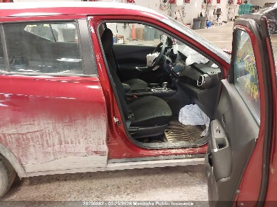 2025 Nissan Kicks, VIN 3N1CP5CV4SL464995. Фото 5 з 6 з аукціону IAAI. Каталог авто зі США OpenDataCar.