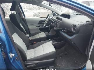 2013 Toyota Prius C, VIN JTDKDTB31D1035975. Фото 5 з 6 з аукціону IAAI. Каталог авто зі США OpenDataCar.