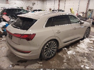 2019 Audi e-tron, VIN WA1VABGE7KB012731. Фото 4 из 6 с аукциона IAAI. Каталог авто из США OpenDataCar.