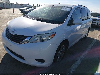 2013 Toyota Sienna, VIN 5TDKK3DC4DS297950. Фото 2 з 6 з аукціону IAAI. Каталог авто зі США OpenDataCar.