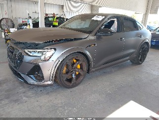 2022 Audi e-tron S Sportback, VIN WA13CBGE9NB041587. Фото 2 из 6 с аукциона IAAI. Каталог авто из США OpenDataCar.