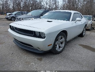 2013 Dodge Challenger, VIN 2C3CDYAG7DH596757. Фото 2 з 6 з аукціону IAAI. Каталог авто зі США OpenDataCar.
