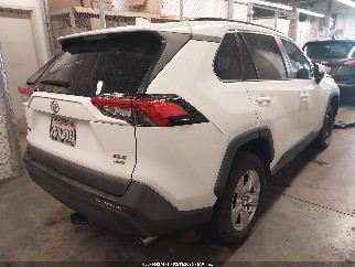 2020 Toyota RAV4, VIN 2T3P1RFV9LW125498. Фото 4 из 6 с аукциона IAAI. Каталог авто из США OpenDataCar.