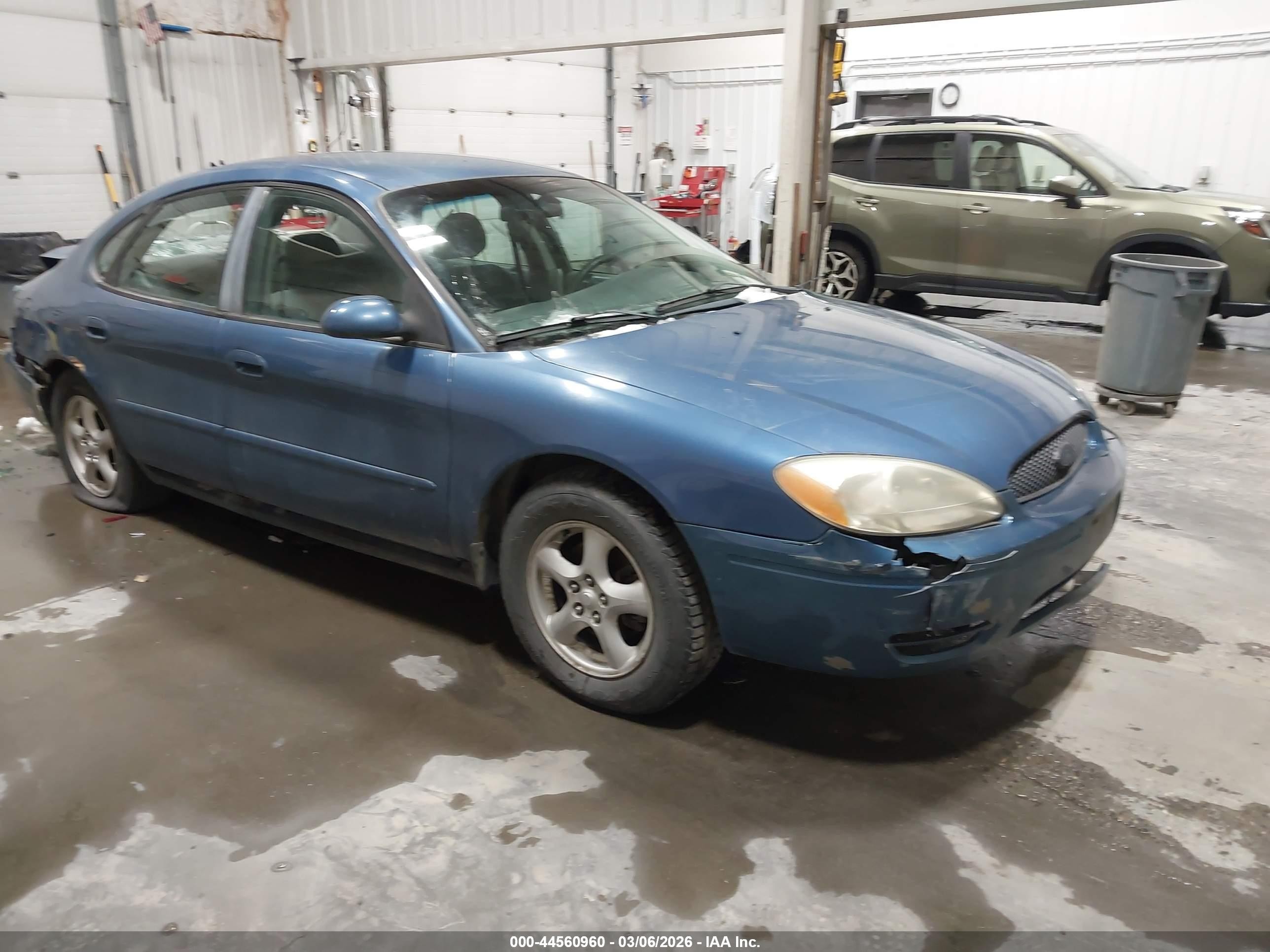 2004 Ford Taurus