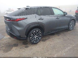 2023 Lexus RZ 450e, VIN JTJAAAAB8PA010977. Фото 4 з 6 з аукціону IAAI. Каталог авто зі США OpenDataCar.