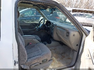 2000 Chevrolet Blazer, VIN 1GNDT13W4Y2362533. Фото 5 з 6 з аукціону IAAI. Каталог авто зі США OpenDataCar.