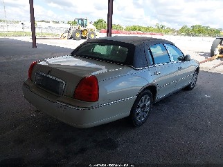 2005 Lincoln Town Car, VIN 1LNHM82W65Y642430. Фото 4 з 6 з аукціону IAAI. Каталог авто зі США OpenDataCar.