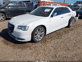 2019 Chrysler 300, VIN 2C3CCAEG4KH628873. Фото 2 з 6 з аукціону IAAI. Каталог авто зі США OpenDataCar.