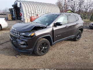 2022 Jeep Compass, VIN 3C4NJDBB4NT104879. Фото 2 з 6 з аукціону IAAI. Каталог авто зі США OpenDataCar.