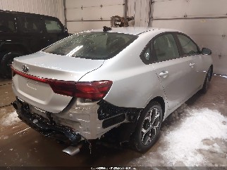 2020 Kia Forte, VIN 3KPF24AD9LE233299. Фото 4 из 6 с аукциона IAAI. Каталог авто из США OpenDataCar.